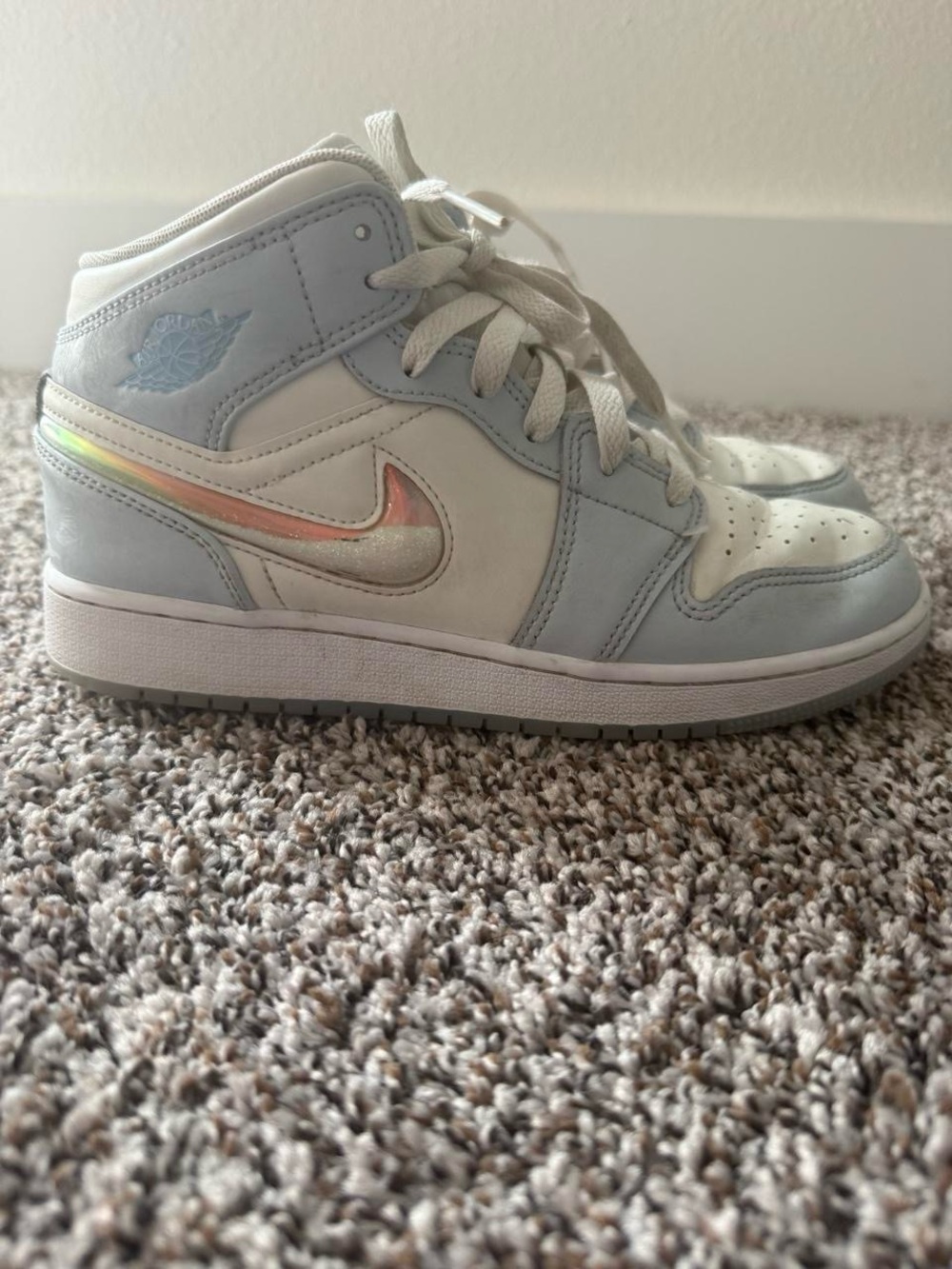 Nike Kids Mid-Top Sneakers in Light Blue, White and Iridescent